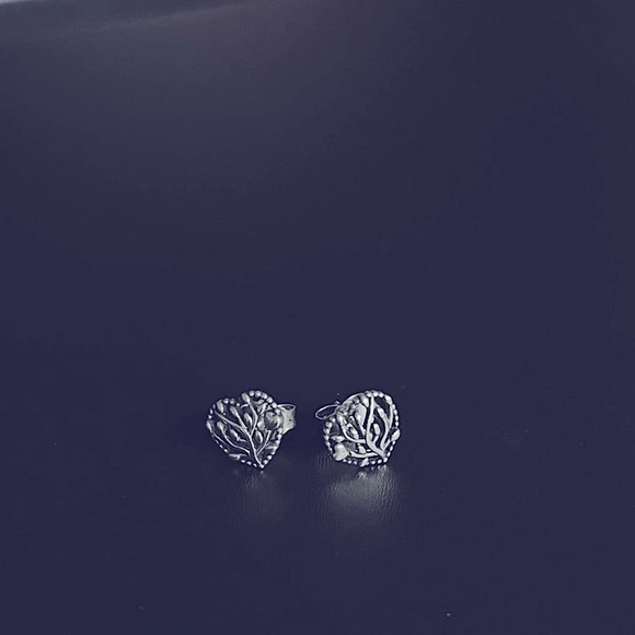 PANDORA | Family Tree Heart Stud Earrings | Preloved | Authentic - Picture 4 of 11